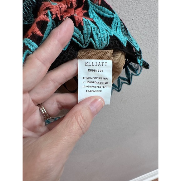 ELLIATT Black Embroidered Floral Sheer Mesh Sleeveless Top Size M NEW - Picture 4 of 7